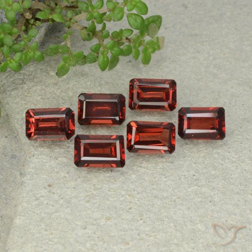 3.99ctw Natural Vermelho Escarlate Profundo Granada Piropo, Corte Esmeralda, VS