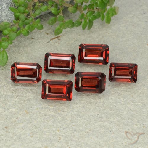 3.69ctw Natural Vermelho escuro Granada Piropo, Corte Esmeralda, VS