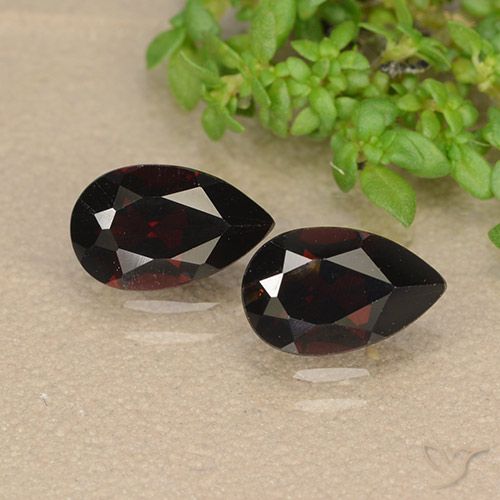 1.88ctw Natural Vermelho escuro Granada Piropo, Formato de pêra, VVS-VS