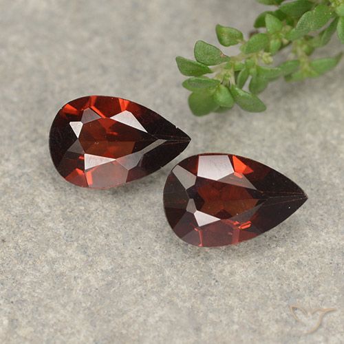 1.89ctw Natural Vermelho escuro Granada Piropo, Formato de pêra, VVS-VS