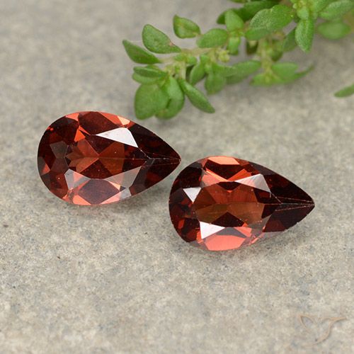 1.75ctw Natural Vermelho escuro Granada Piropo, Formato de pêra, VVS-VS
