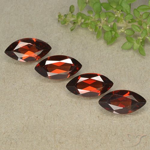 4.41ctw Natural Vermelho escuro Granada Piropo, Marquesa, VVS-VS
