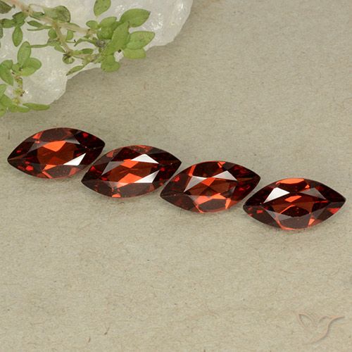 4.05ctw Natural Vermelho escuro Granada Piropo, Marquesa, VVS-VS