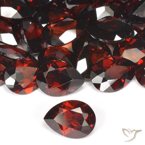 Granada Piropo Vermelho escuro Natural 0.84ct, Formato de pêra, VVS-VS
