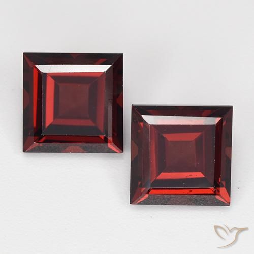 4.29ctw Natural Vermelho Sangue Profundo Granada Piropo, Quadrado, VVS-VS