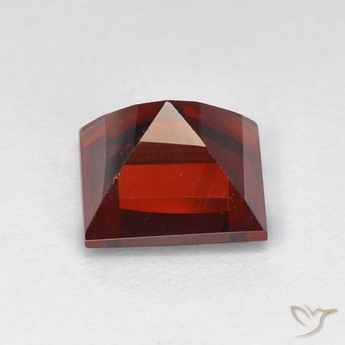 Granada Piropo Vermelho escuro Natural 2.29ct, Quadrado, VVS-VS