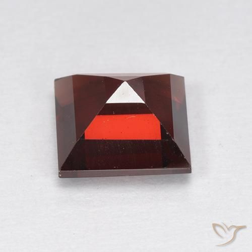 Granada Piropo Vermelho Sangue Profundo Natural 2.29ct, Quadrado, VVS-VS