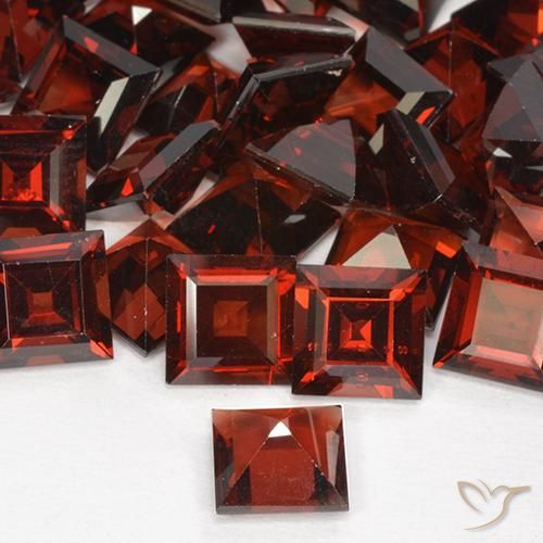 Granada Piropo Vermelho escuro Natural 1.47ct, Quadrado, VVS-VS