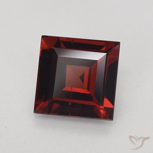 Granada Piropo Vermelho Sangue Profundo Natural 1.98ct, Quadrado, VVS-VS