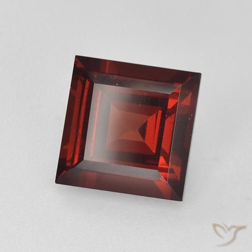 Granada Piropo Vermelho escuro Natural 2.10ct, Quadrado, VVS-VS