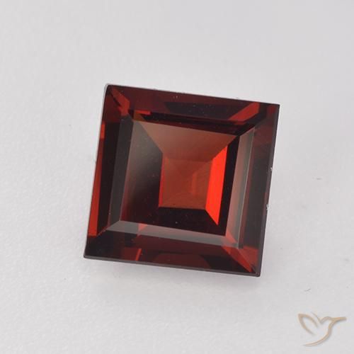 Granada Piropo Vermelho escuro Natural 1.87ct, Quadrado, VVS-VS