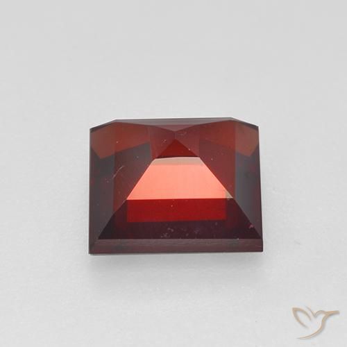 Granada Piropo Vermelho Sangue Profundo Natural 2.10ct, Quadrado, VVS-VS