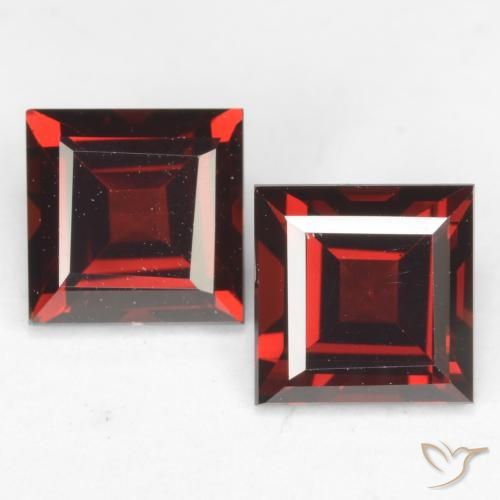 4.38ctw Natural Vermelho Sangue Profundo Granada Piropo, Quadrado, VVS-VS