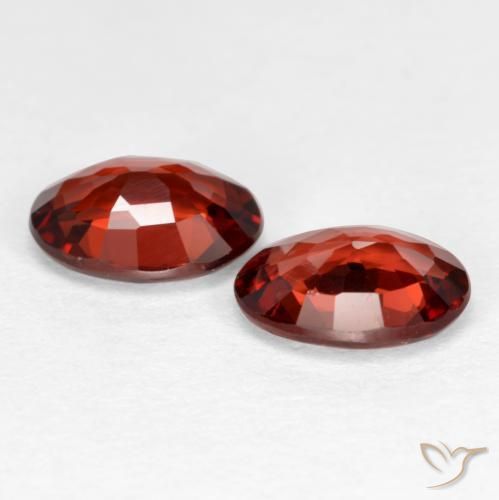 Pedras preciosas de Granada Piropo Sangria Tinto natural de 1.85 ct, oval, VS