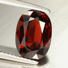 Granada Piropo Vermelho Natural 3.21ct, Corte Oval, VVS