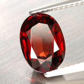 Granada Piropo Vermelho Natural 3.21ct, Corte Oval, VVS