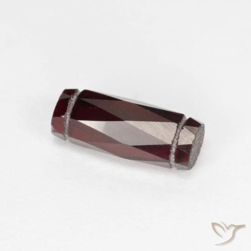 Granada Piropo Vermelho escuro Natural 1.50ct, Chique, VS