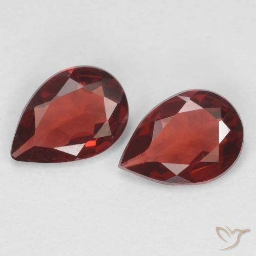 1.18ctw Natural Vermelho Sangue Profundo Granada Piropo, Formato de pêra, VVS-VS