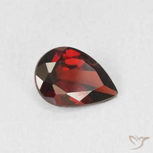Granada Piropo Vermelho escuro Natural 0.77ct, Formato de pêra, VS