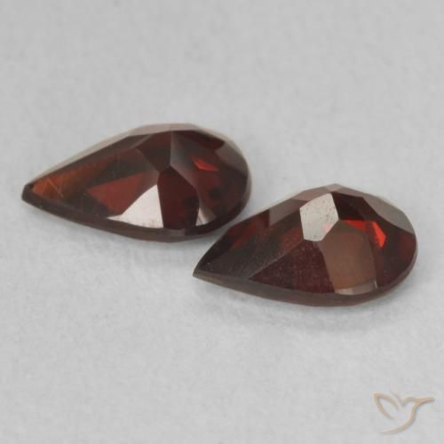 Pedras preciosas de Granada Piropo Vermelho escuro natural de 1.43 ct, Formato de pêra, VVS-VS