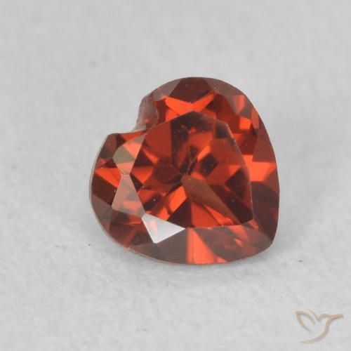 Granada Piropo Vermelho escuro Natural 0.62ct, Coração, VVS