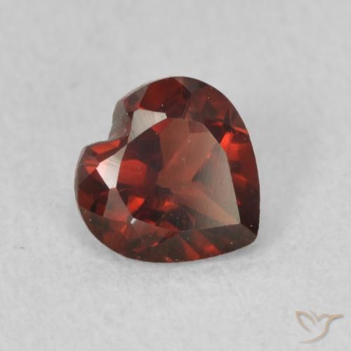 Granada Piropo Vermelho escuro Natural 0.66ct, Coração, VVS