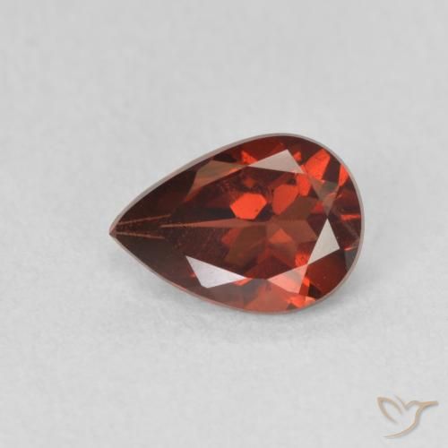 Granada Piropo vermelho médio Natural 0.84ct, Formato de pêra, VVS-VS