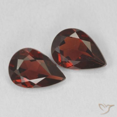 Pedras preciosas de Granada Piropo Vermelho escuro natural de 1.35 ct, Formato de pêra, VVS-VS
