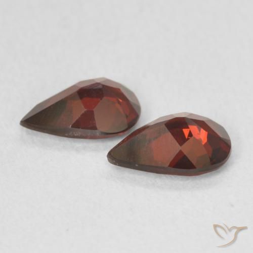 Pedras preciosas de Granada Piropo Vermelho escuro natural de 1.35 ct, Formato de pêra, VVS-VS