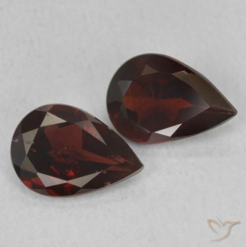 Pedras preciosas de Granada Piropo Vermelho escuro natural de 1.35 ct, Formato de pêra, VS
