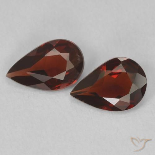 0.93ctw Natural Vermelho Sangue Profundo Granada Piropo, Formato de pêra, VS