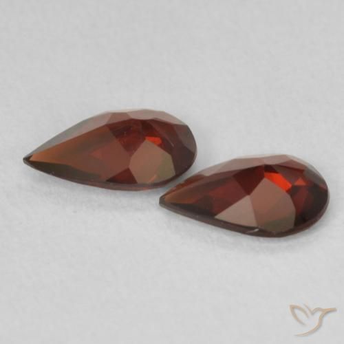 Pedras preciosas de Granada Piropo Vermelho Sangue Profundo natural de 0.93 ct, Formato de pêra, VS