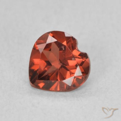 0.57ct Natural Medium Dark-Red Granada Piropo, Coração, VS