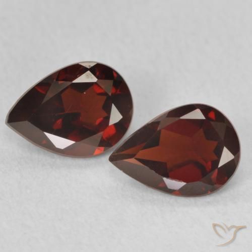 1.43ctw Natural Vermelho Sangue Profundo Granada Piropo, Formato de pêra, VVS-VS