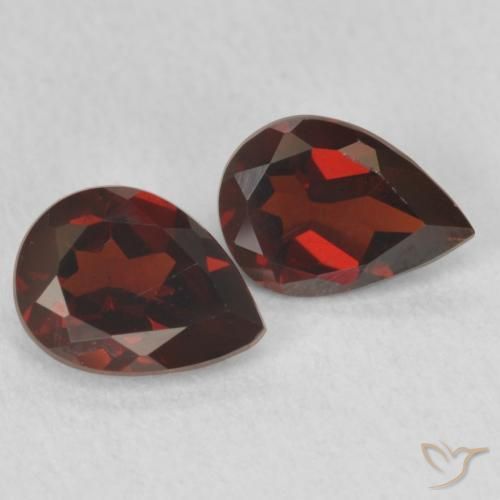 Pedras preciosas de Granada Piropo Vermelho Sangue Profundo natural de 1.43 ct, Formato de pêra, VVS-VS