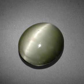 Quartz cat's eye verde natural 7,15ct, corte oval, opaco