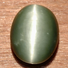 Quartz cat's eye verde natural 8,58ct, corte oval, opaco