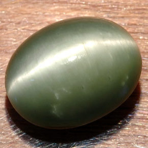 Quartz cat's eye verde natural 8,58ct, corte oval, opaco