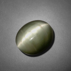 Quartz cat's eye verde natural 7,45ct, corte oval, opaco