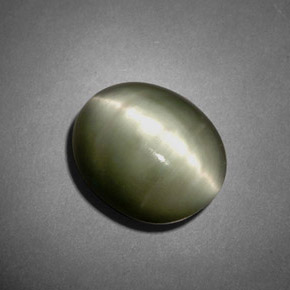 Quartz cat's eye verde natural 7,45ct, corte oval, opaco