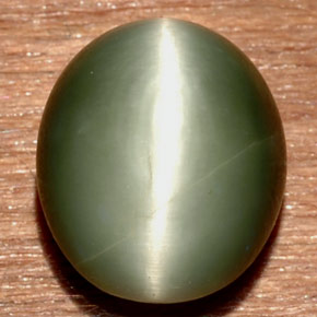 Quartz cat's eye verde natural 7,32ct, corte oval, opaco