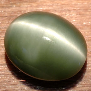 Quartzo olho de gato verde natural 7,54ct, corte oval, opaco
