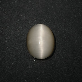 Quartz cat's eye creme natural 3,06ct, corte oval, opaco
