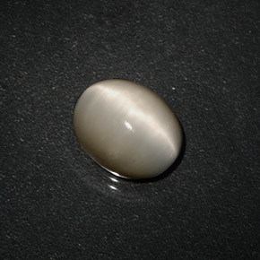 Quartz cat's eye creme natural 3,06ct, corte oval, opaco