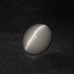Quartz cat's eye cinza natural 3,09ct, corte oval, opaco