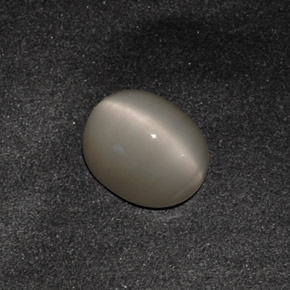Quartz cat's eye cinza natural 3,42ct, corte oval, opaco