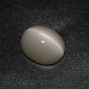 Quartz cat's eye cinza natural 3,07ct, corte oval, opaco
