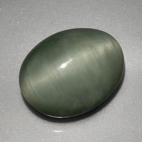 Quartz cat's eye verde natural 3,91ct, corte oval, opaco