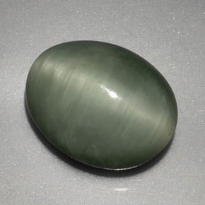 Quartz cat's eye verde natural 3,91ct, corte oval, opaco