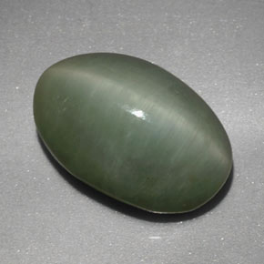 Quartz cat's eye verde natural 4,77ct, corte oval, opaco